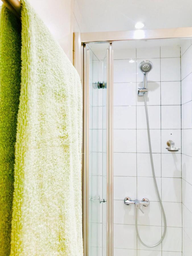 Hostal Santa Ana Colors Madrid Luaran gambar