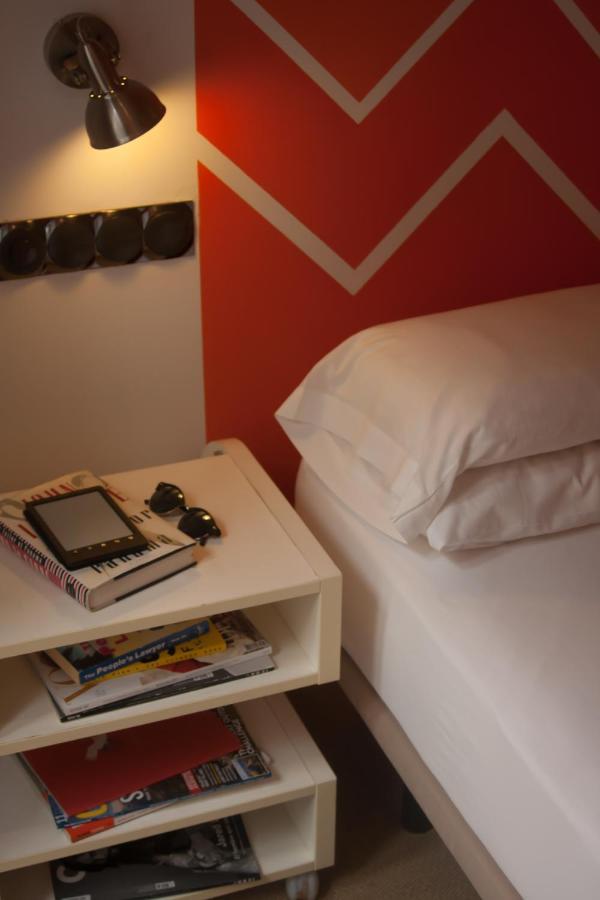 Hostal Santa Ana Colors Madrid Luaran gambar