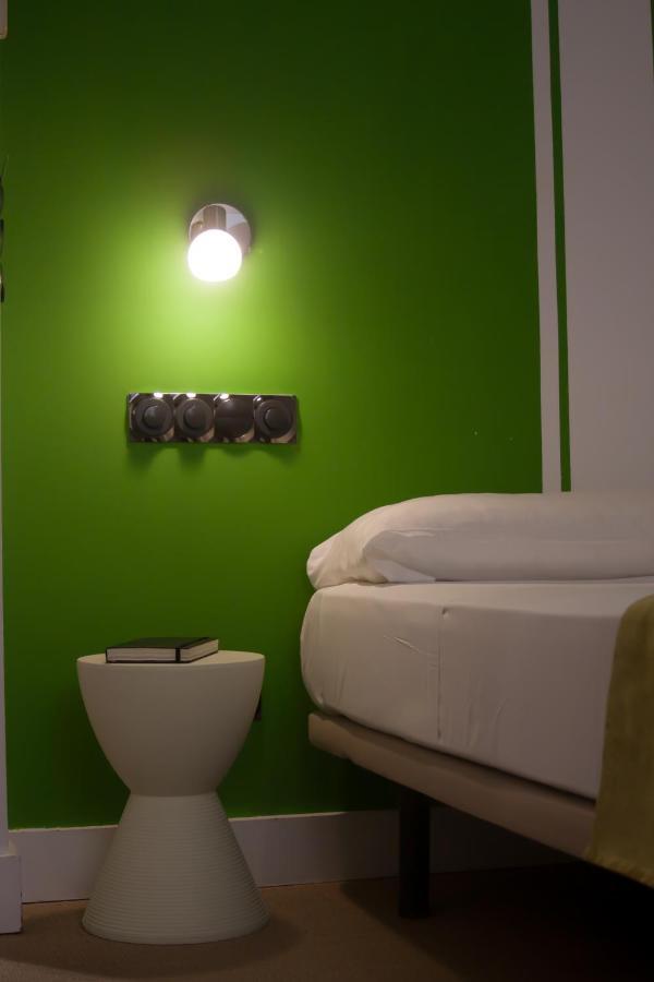 Hostal Santa Ana Colors Madrid Luaran gambar