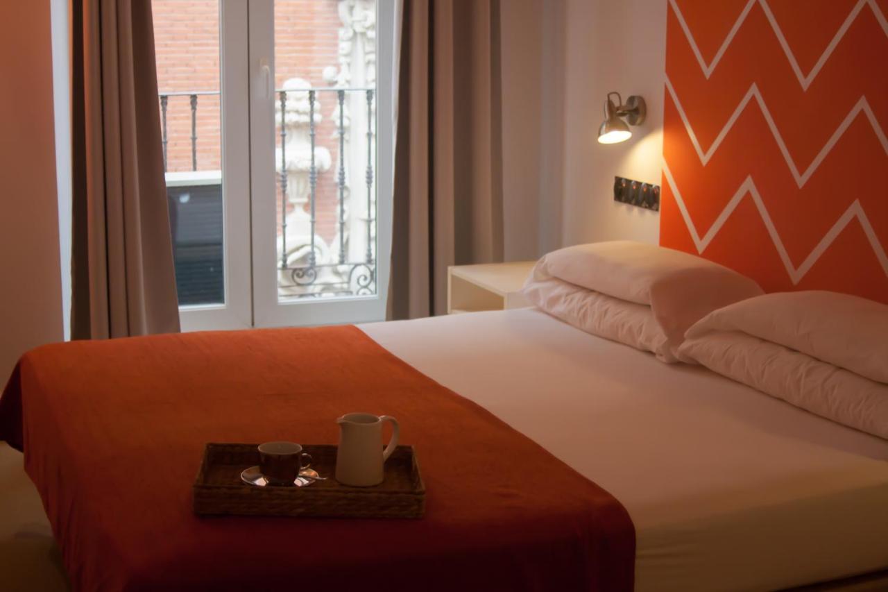 Hostal Santa Ana Colors Madrid Luaran gambar