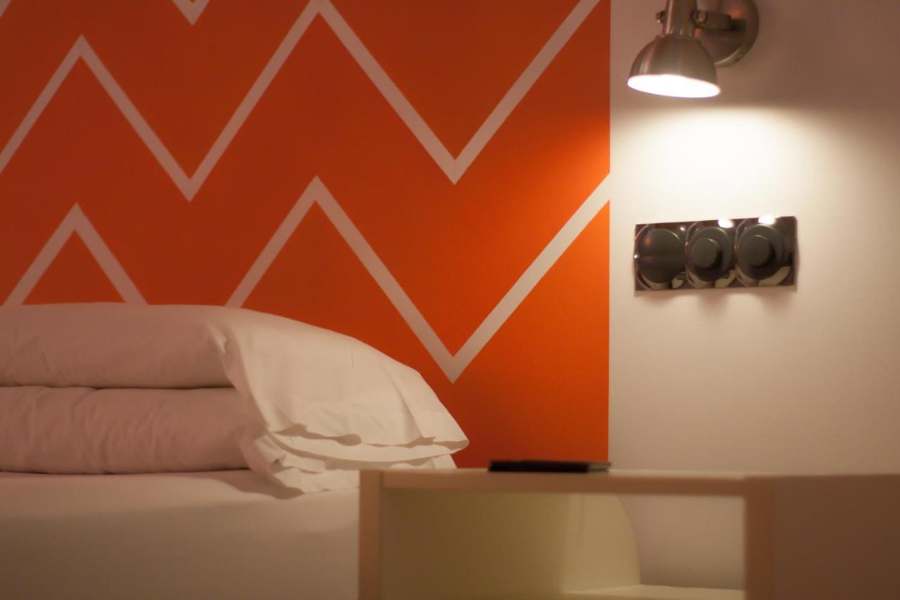 Hostal Santa Ana Colors Madrid Luaran gambar