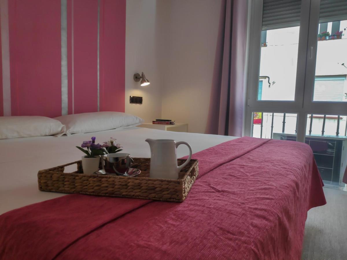 Hostal Santa Ana Colors Madrid Luaran gambar