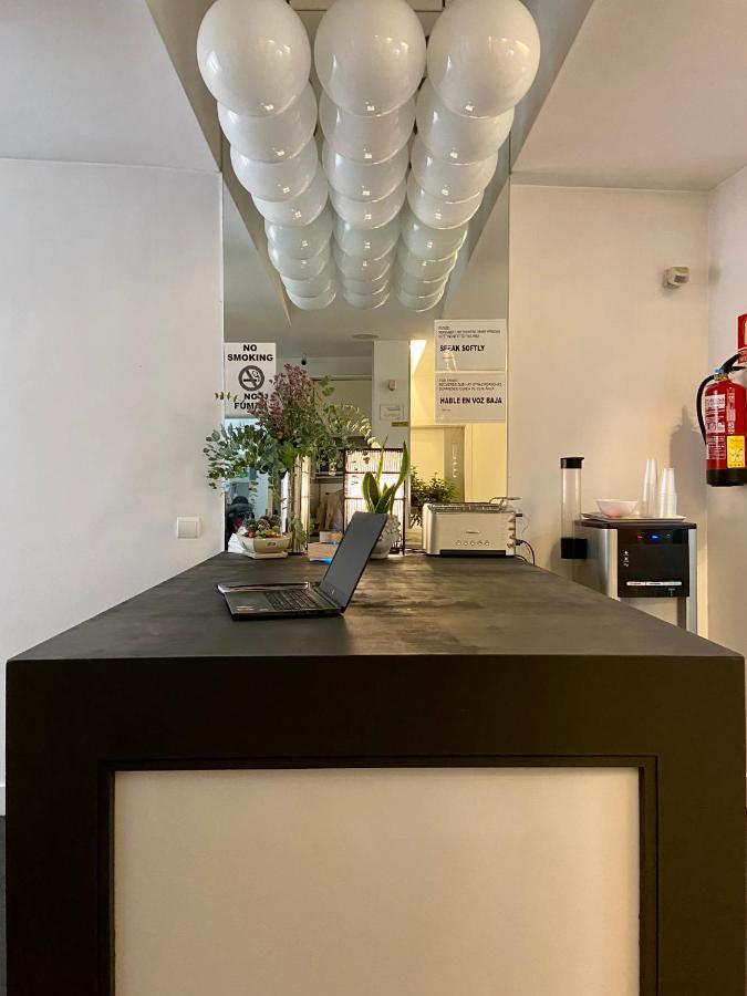 Hostal Santa Ana Colors Madrid Luaran gambar
