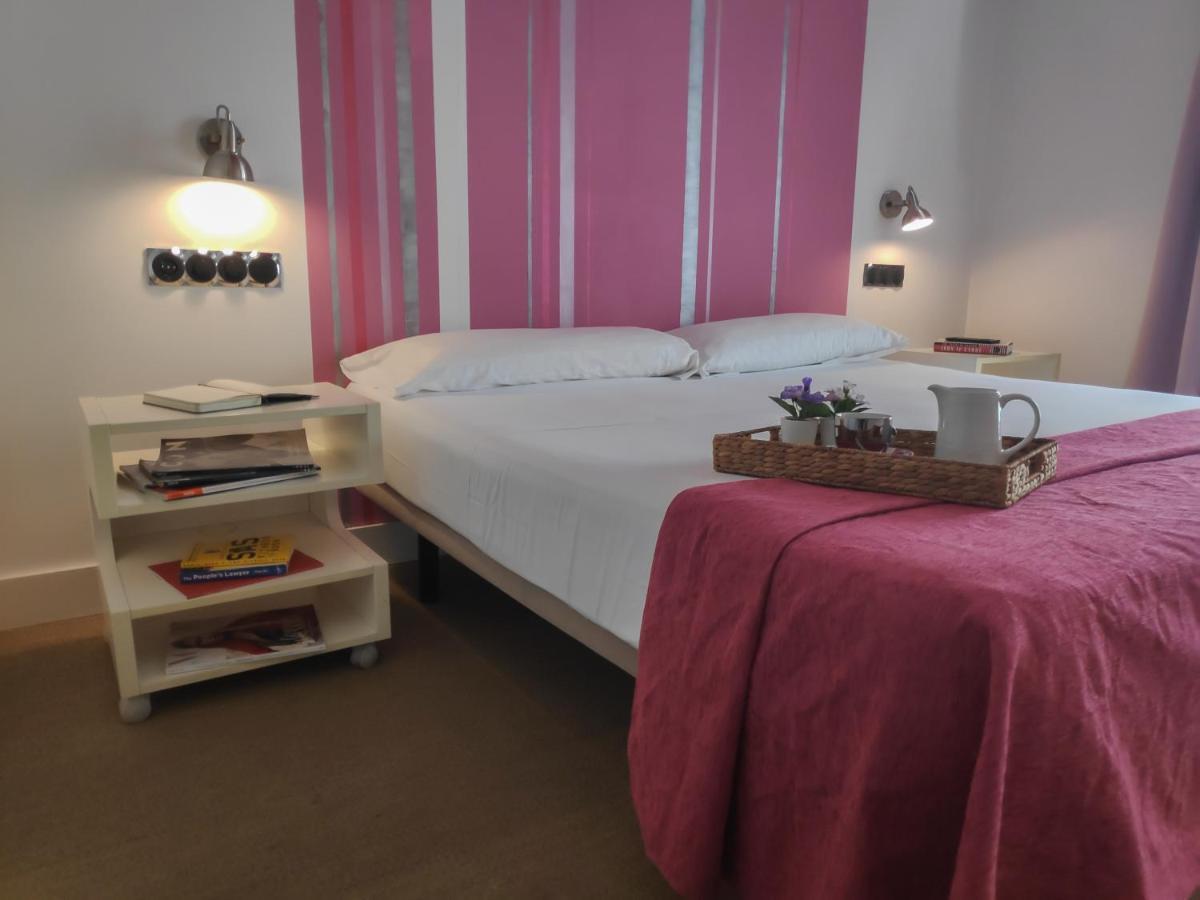 Hostal Santa Ana Colors Madrid Luaran gambar