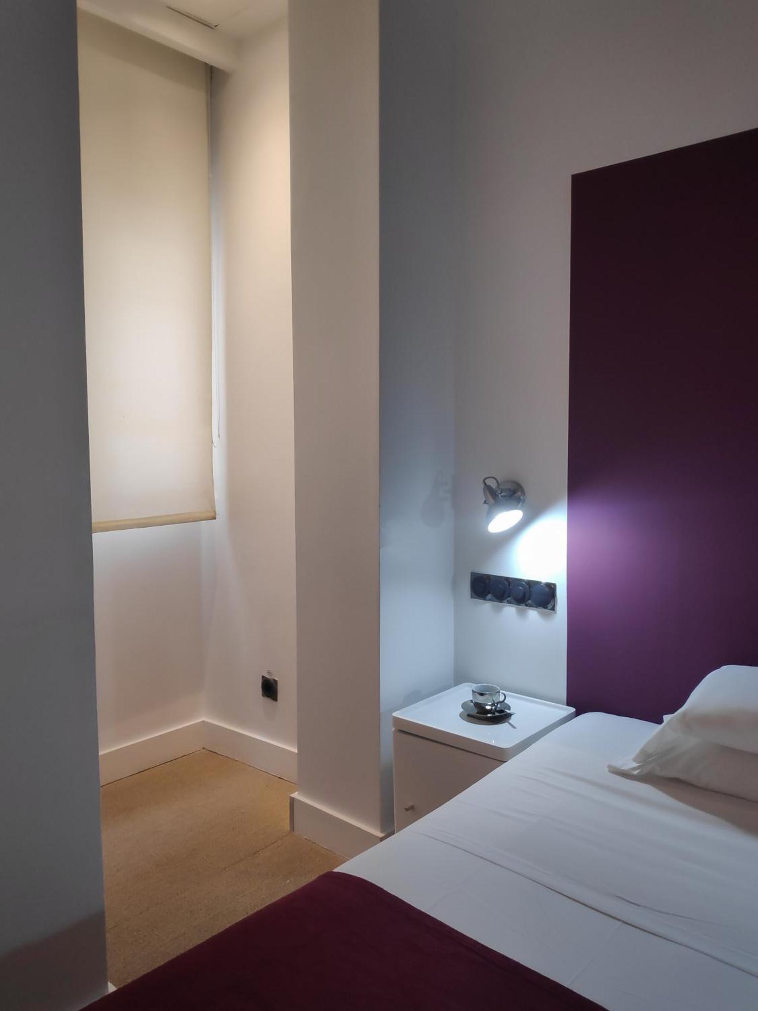 Hostal Santa Ana Colors Madrid Luaran gambar