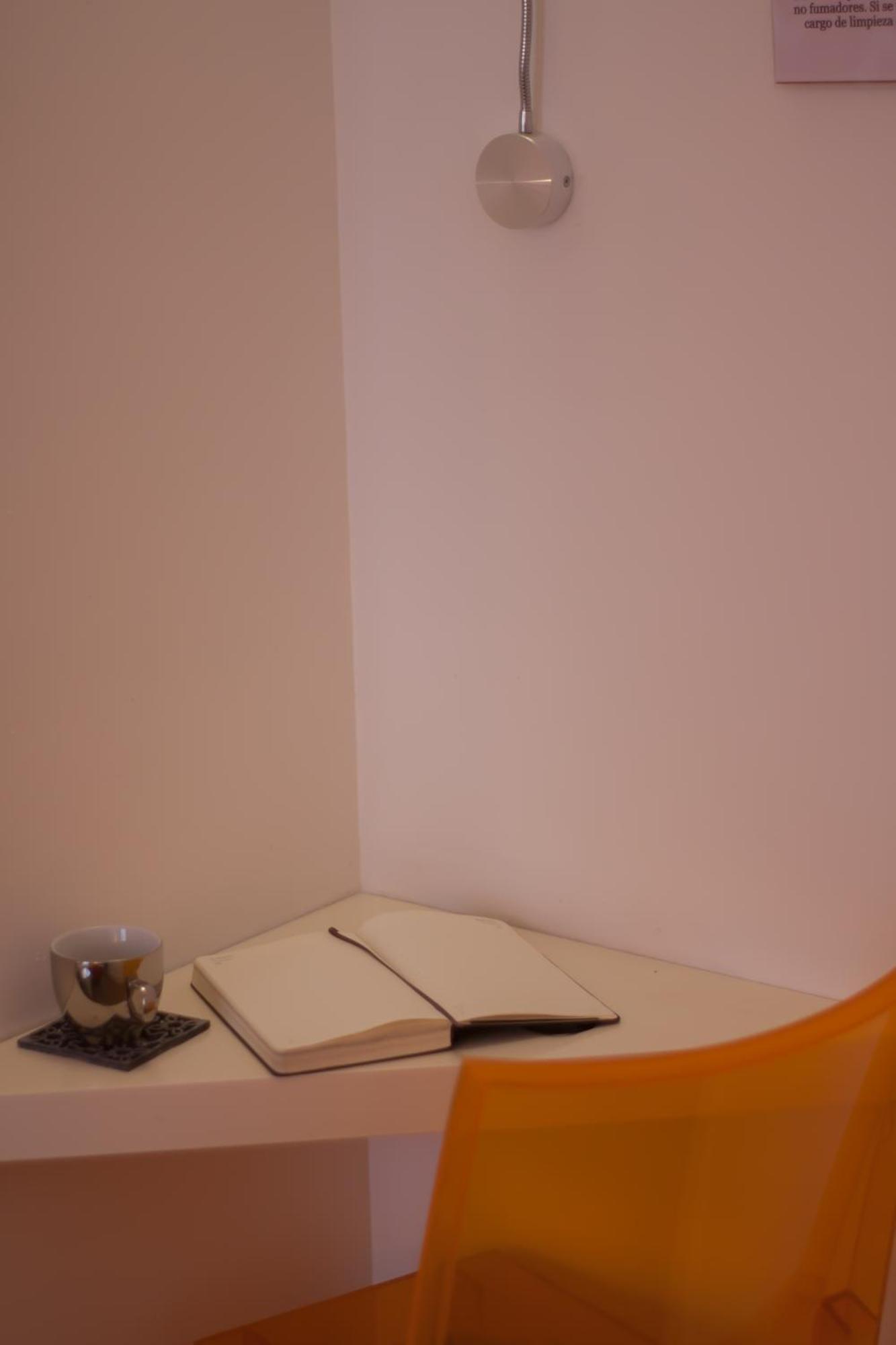 Hostal Santa Ana Colors Madrid Luaran gambar