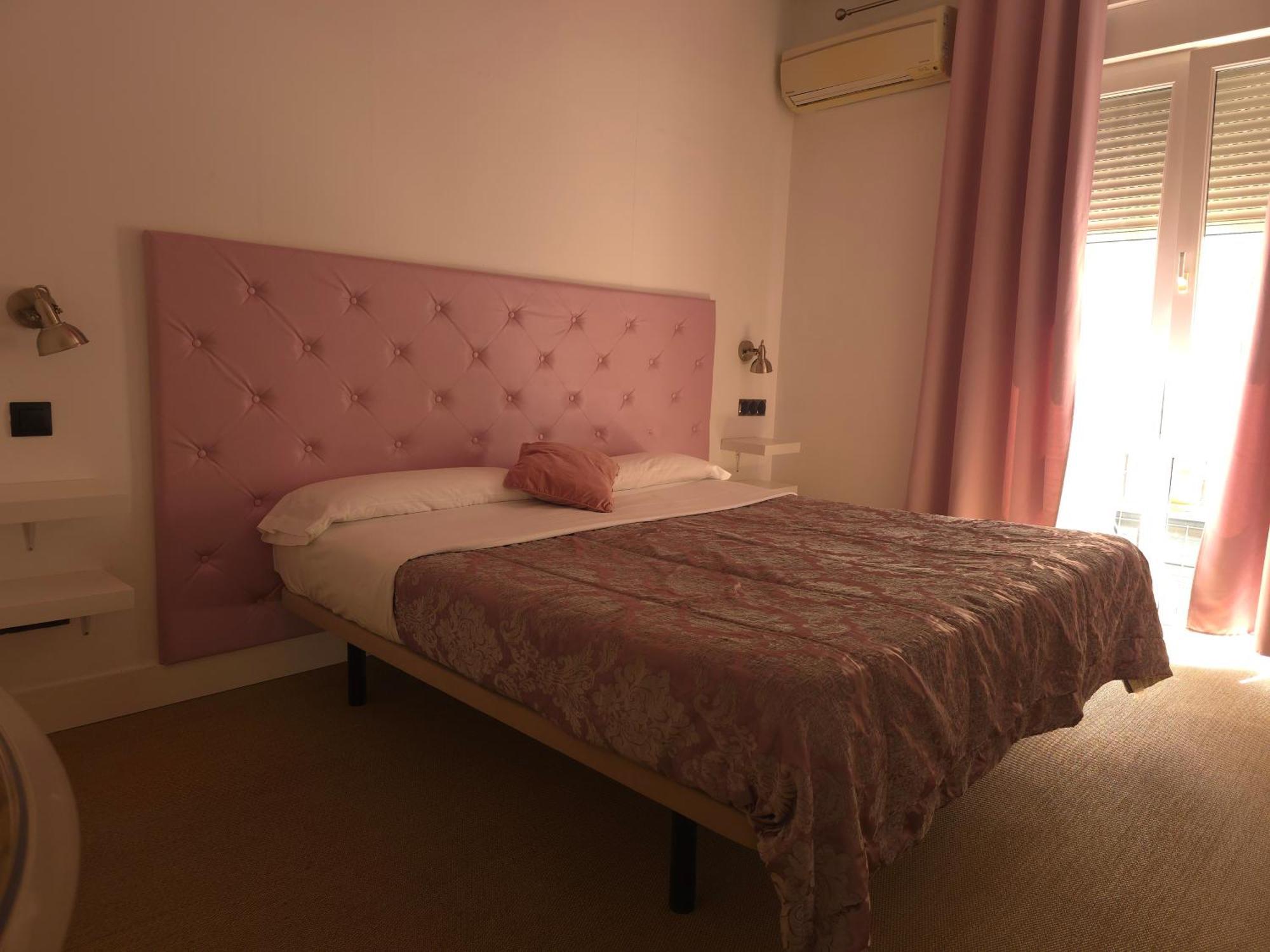 Hostal Santa Ana Colors Madrid Luaran gambar