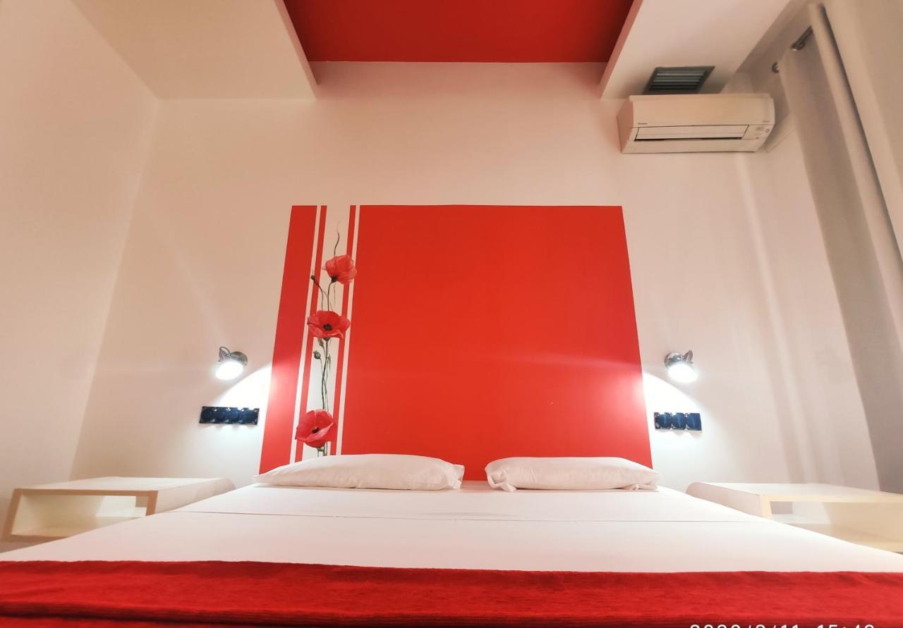 Hostal Santa Ana Colors Madrid Luaran gambar