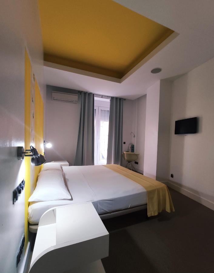 Hostal Santa Ana Colors Madrid Luaran gambar