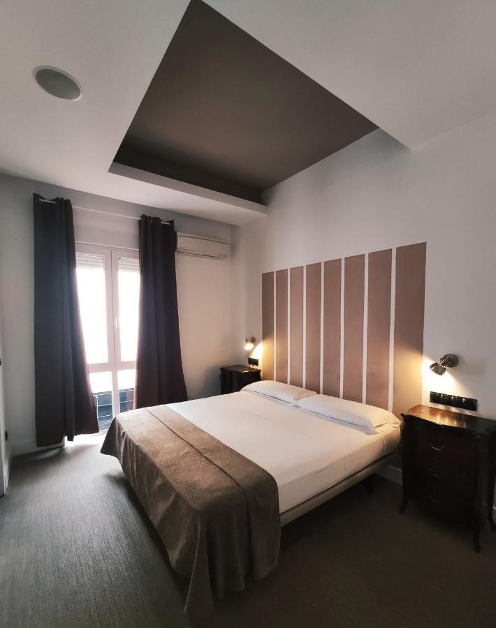 Hostal Santa Ana Colors Madrid Luaran gambar