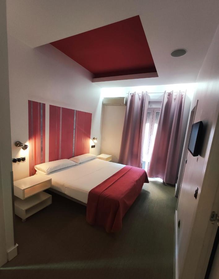 Hostal Santa Ana Colors Madrid Luaran gambar