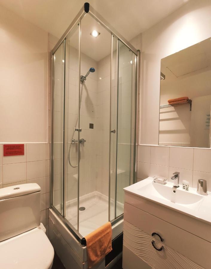 Hostal Santa Ana Colors Madrid Luaran gambar