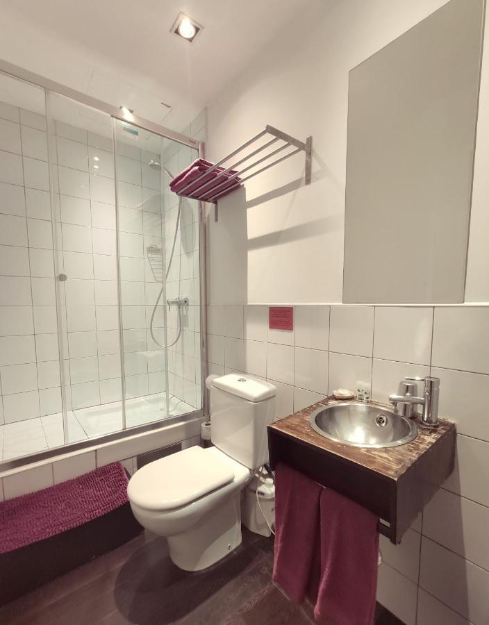 Hostal Santa Ana Colors Madrid Luaran gambar